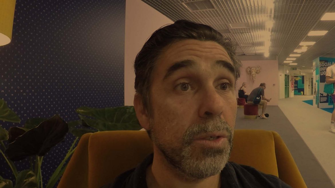 Nos metemos en la cabeza de Chavo D’Emilio.