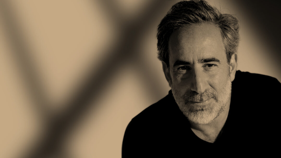 La publicidad puede liderar el rumbo de la nueva economía o ser el próximo Blockbuster.